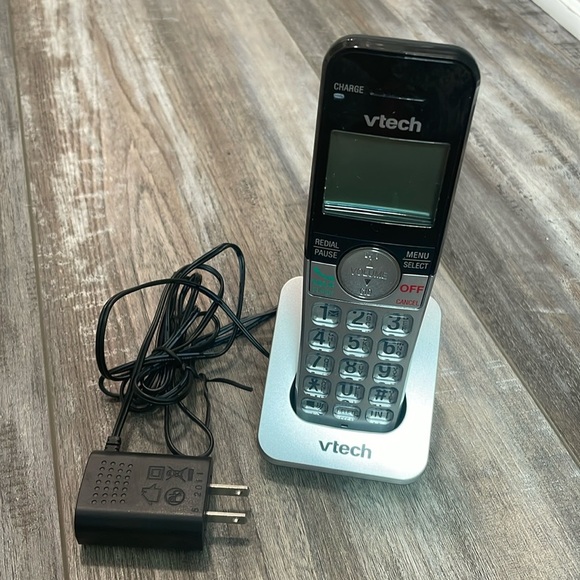 Vtech Cordless Silver Phone with docking station - Picture 1 of 4